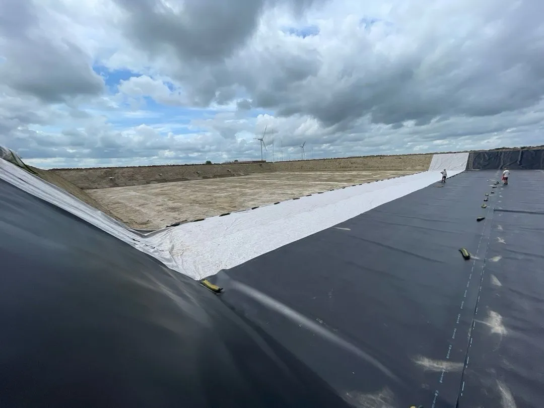Luftaufnahme des Regenwasserspeicher-Projekts in Krummendeich im Alten Land.